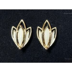 Vintage Signed Sarah Coventry Clip On Earrings Gold Leaf Design PAT PEND